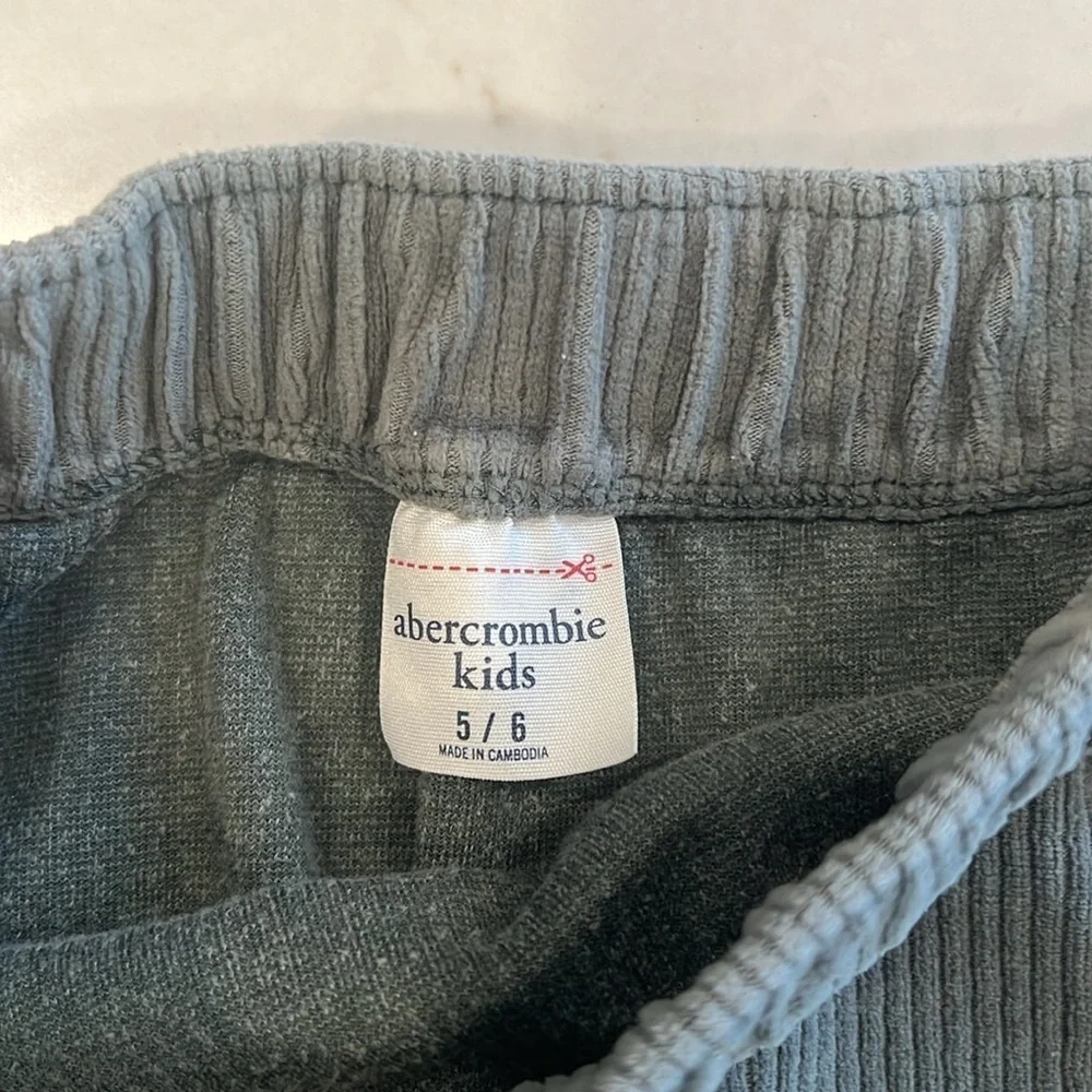 Abercrombie and fitch kids, skirt, size 5/6.